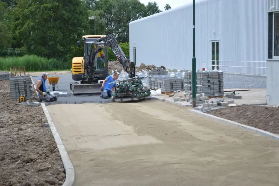 Verwijderen, recyclen en/of spanningsvrij maken van betonverhardingen in Noord-Brabant